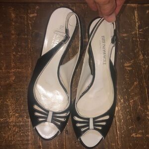 VGUC BrunoMagli Navy/white peep toe kitten sling back heels